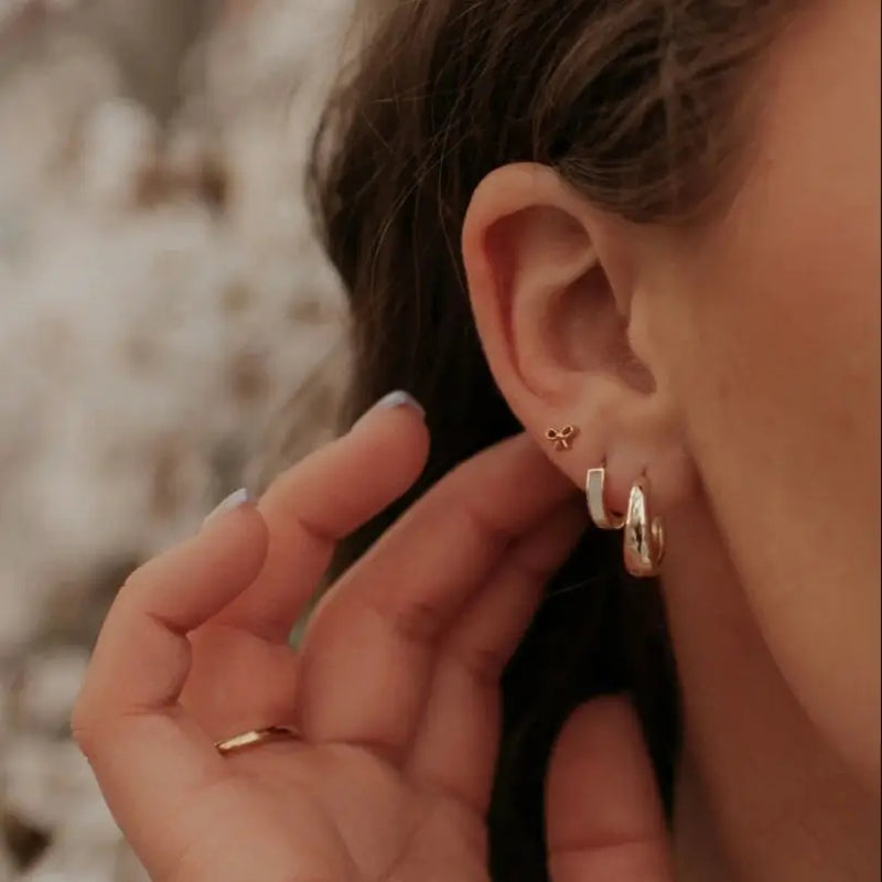 Bow Flat Back Studs Gold