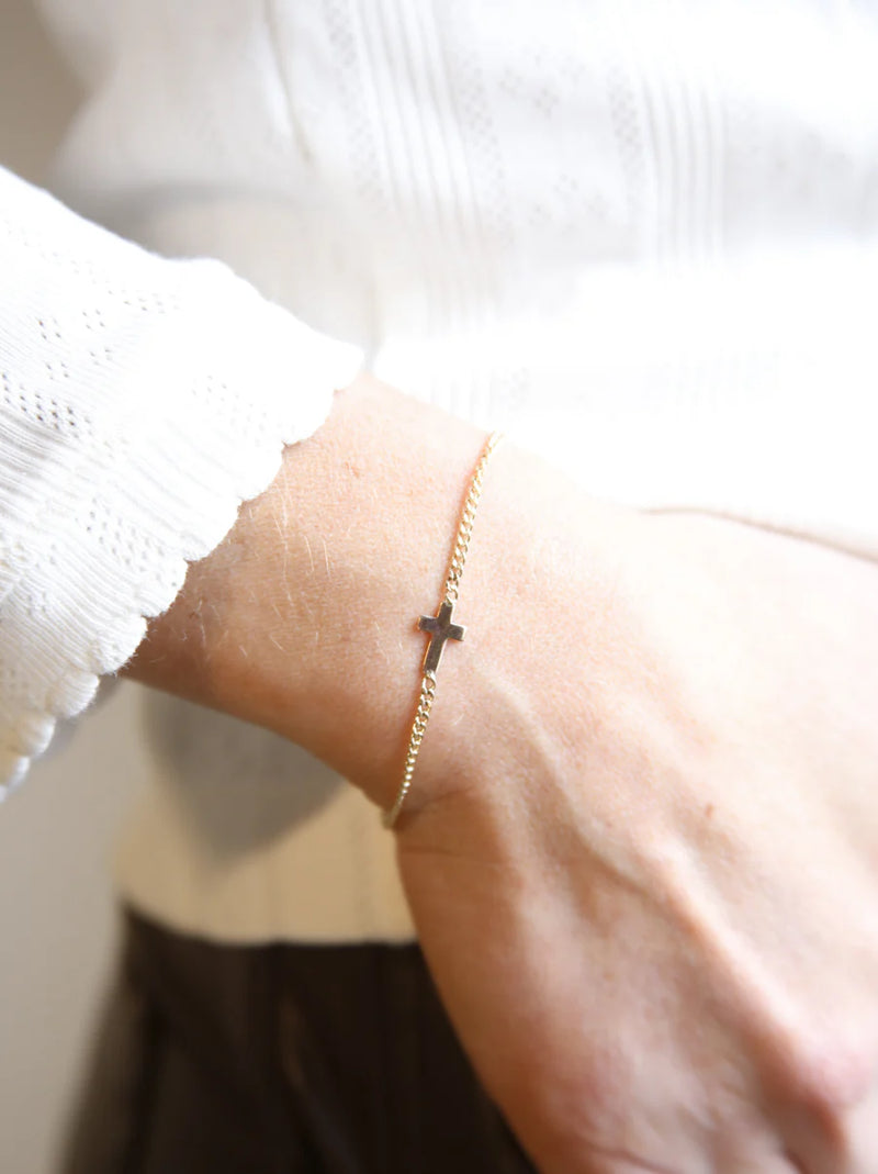 Cross Pendant Curb Chain Bracelet