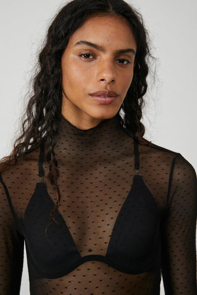 On The Dot Layering Top Black