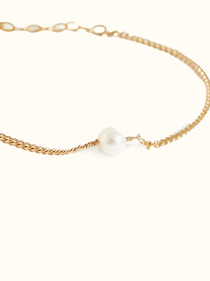 Pearl Curb Chain Bracelet Gold