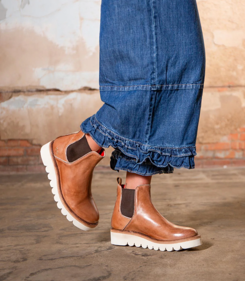 Novel II Tan Rustic Nectar Lux